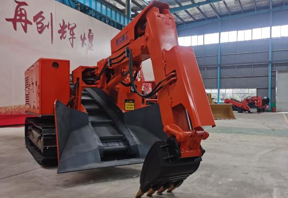 履帶扒渣機(jī)有哪些使用時(shí)要注意的事項(xiàng)呢？