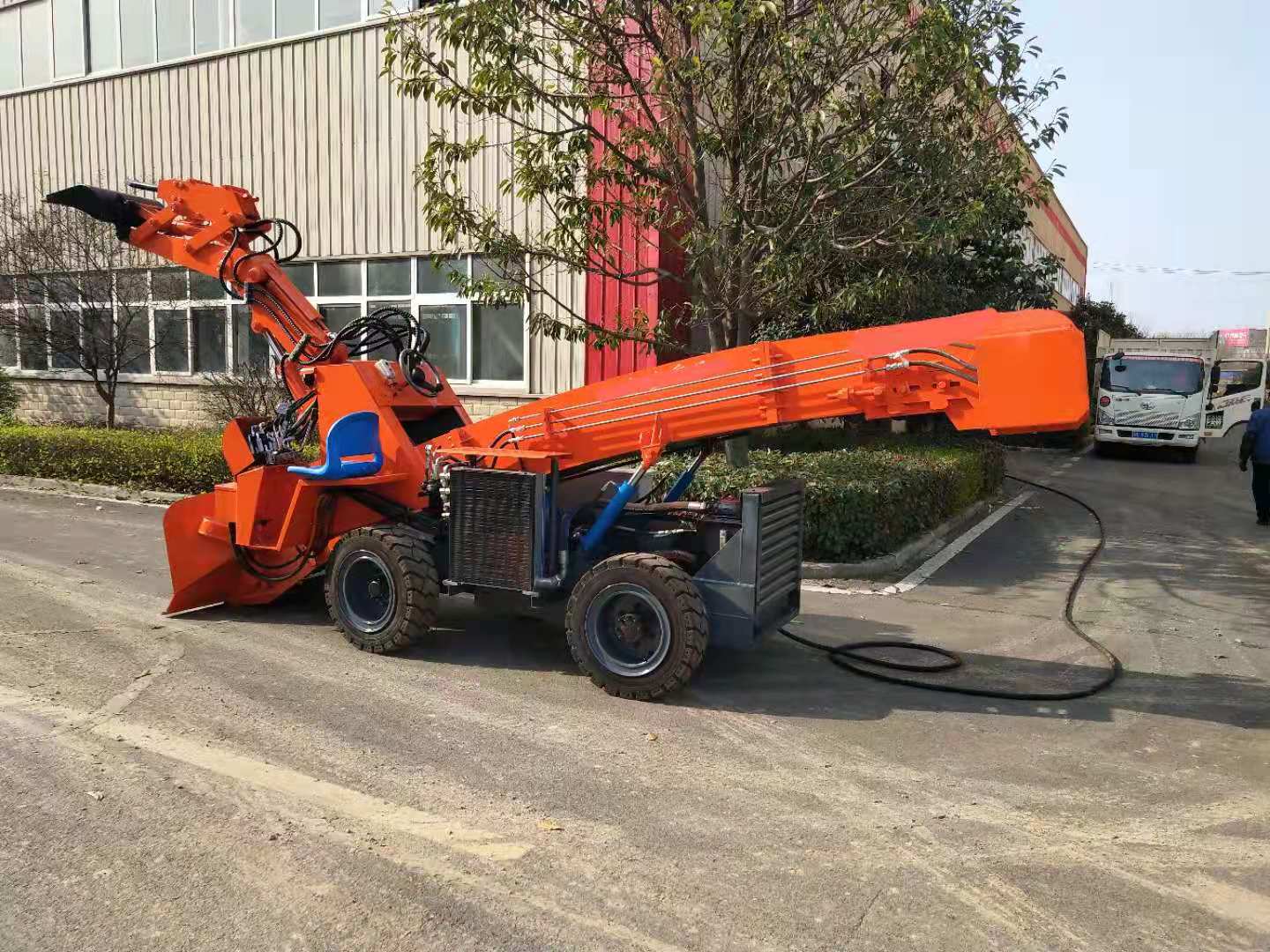 礦用扒渣機(jī)的油箱該怎樣檢查？有哪些注意事項(xiàng)？